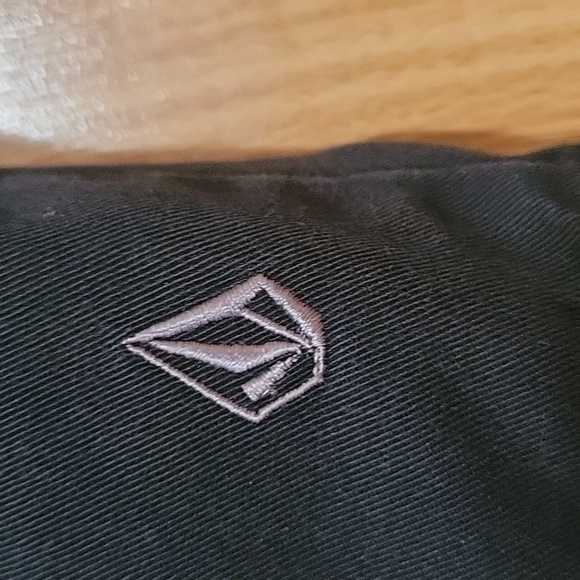 Volcom boys black Shorts Chino Casual Walking Bermuda Bottoms Size 26 e… - Picture 8 of 9